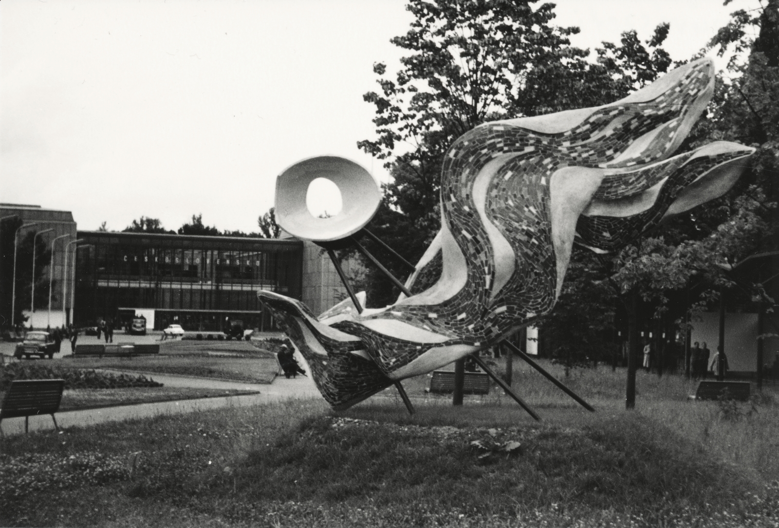 Belgium, Bruxelles, a Világkiállítás (EXPO 58), háttérben Csehszlovákia pavilonja., 1964, Somos Éva, Fortepan #156075