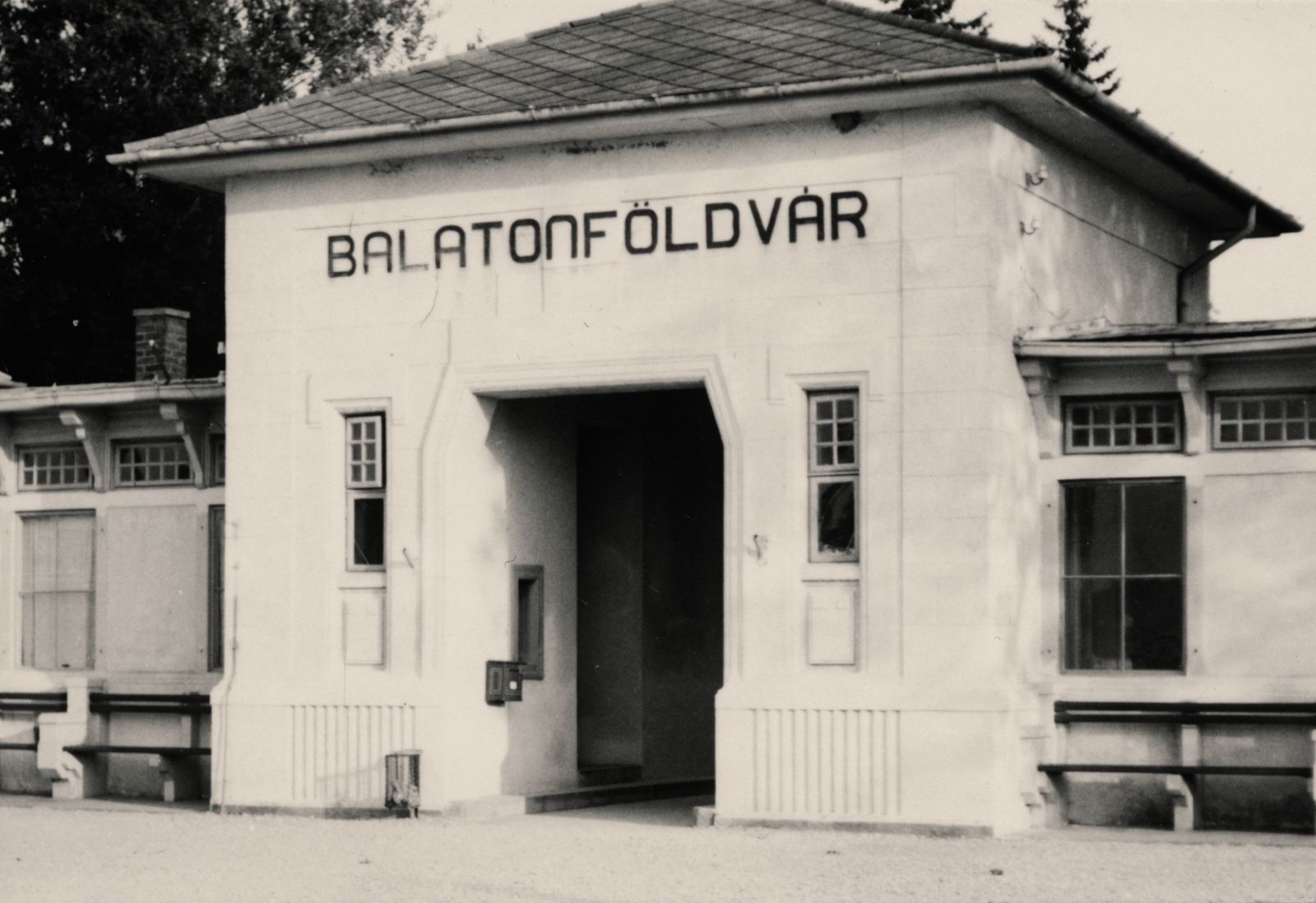 Hungary, Balatonföldvár, kikötő, a hajóállomás bejárata., 1937, Somos Éva, Fortepan #156079