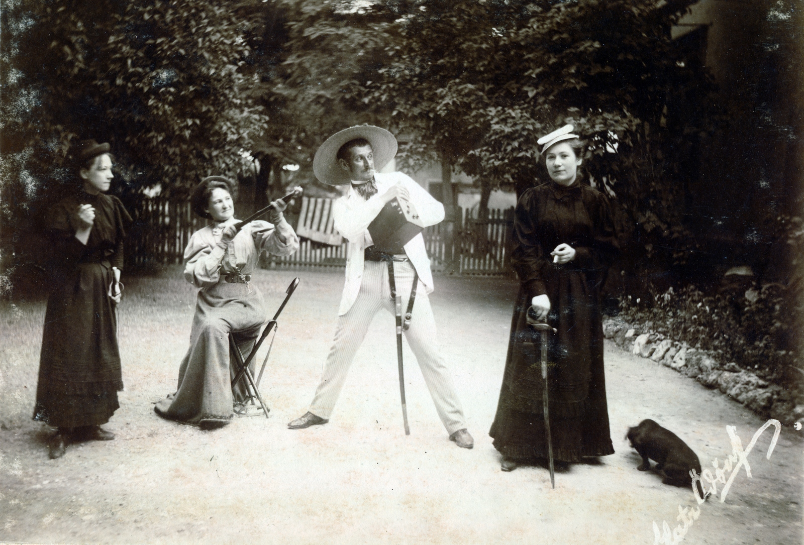 1913, Glatz Ödön, hat, dog, smoking, tableau, theater, jesting, sword, photography, box camera, camera, Fortepan #156499