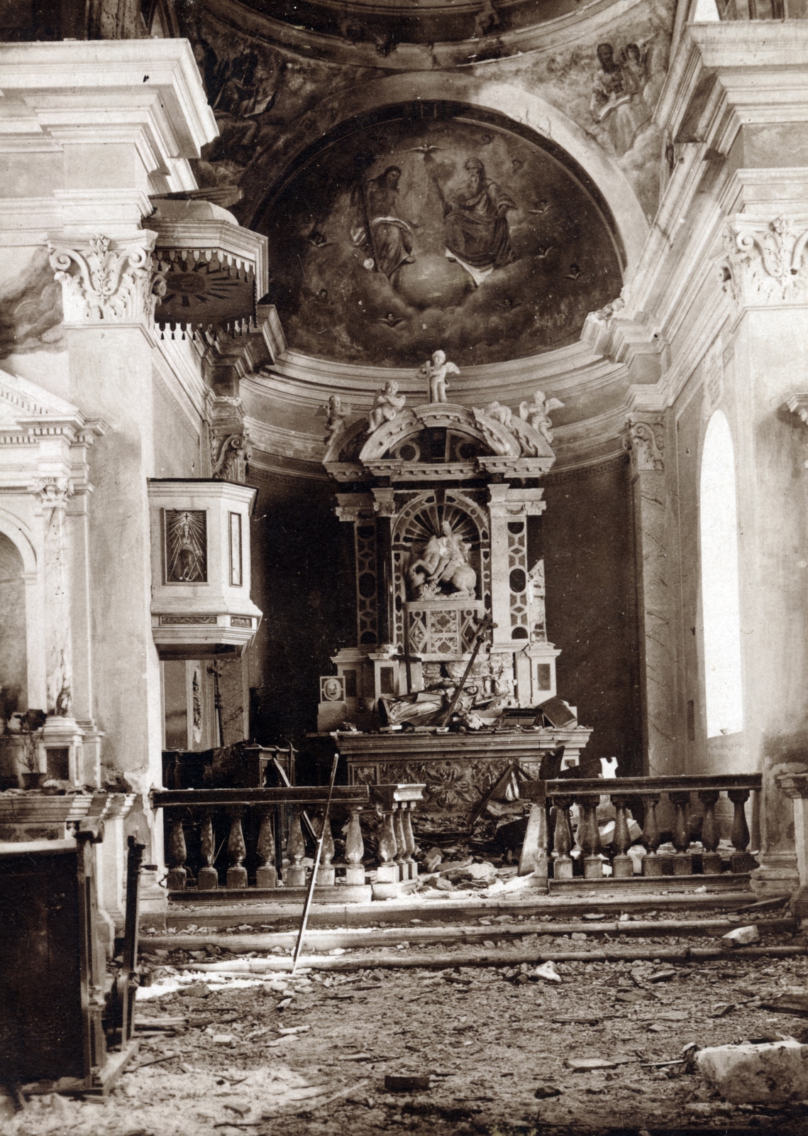1917, Szakál Ferenc, First World War, fresco, church interior, Fortepan #156634