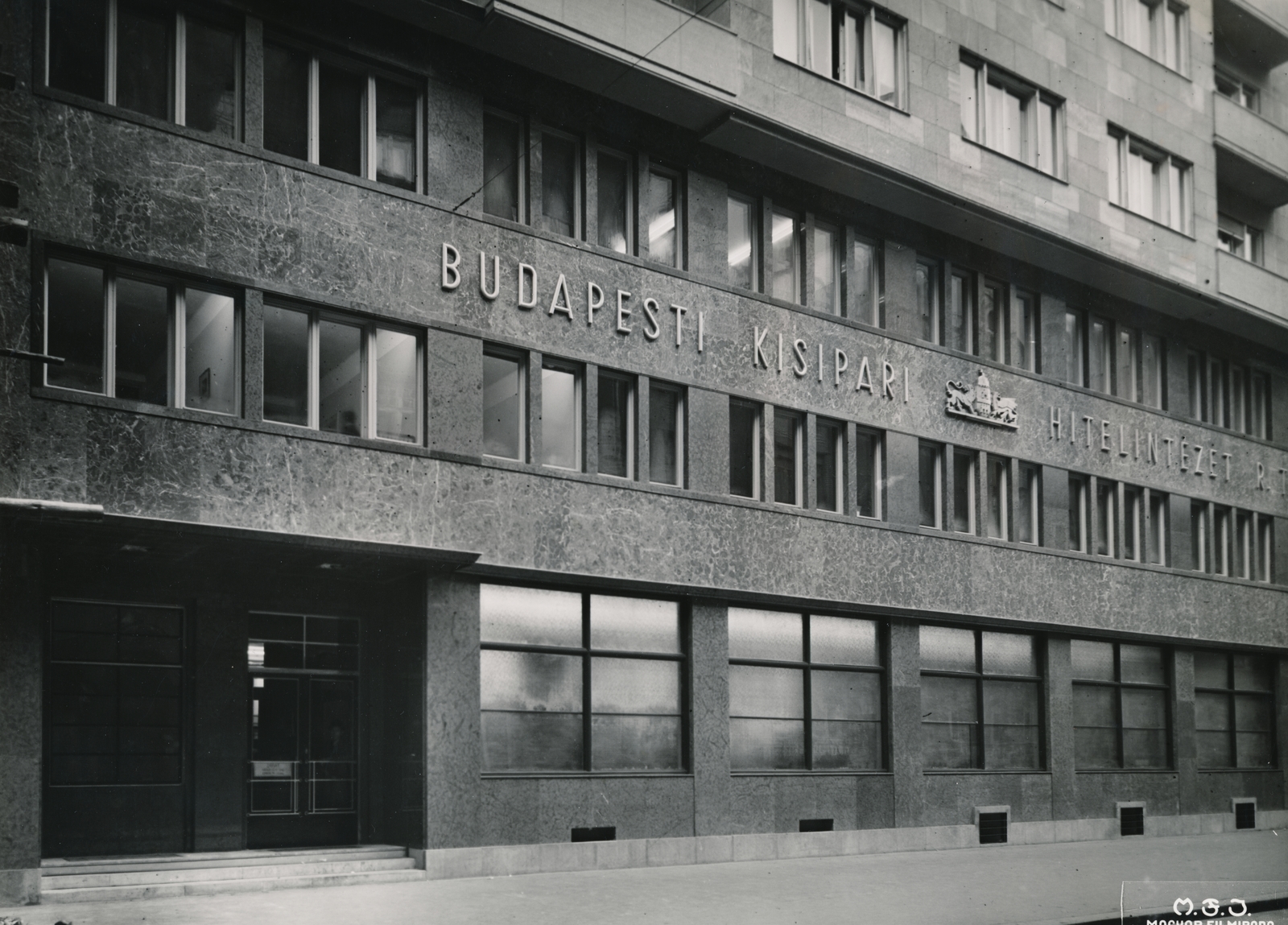 Magyarország, Budapest VIII., Vas utca 2/d, a Budapesti Kisipari Hitelintézet Rt. székháza (később Színház- és Filmművészeti Egyetem)., 1942, Kuncze Magdolna, bank, Budapest, Jánszky Béla-terv, Fortepan #156679