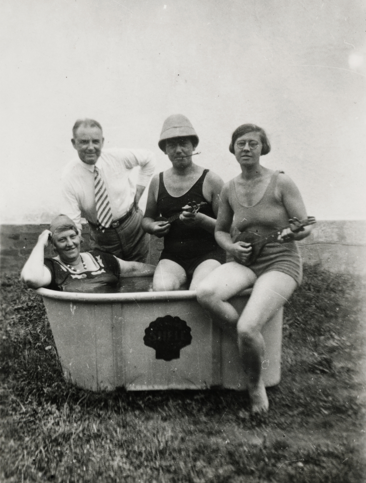 1939, Ember Csaba, sitting bathtub, bathing costume, Fortepan #156691