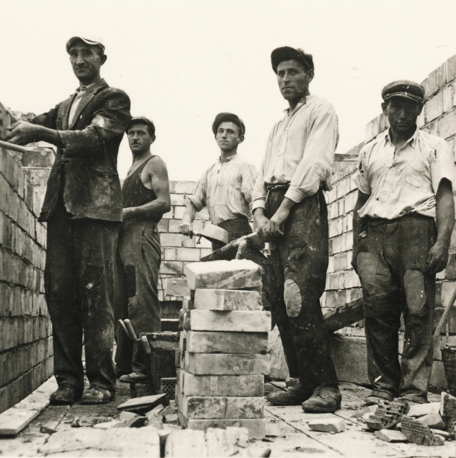 Magyarország, Budapest IV., a Szent Imre utca 20. számú ház építkezése., 1937, Lencsés László, Budapest, kőműves, Fortepan #156756