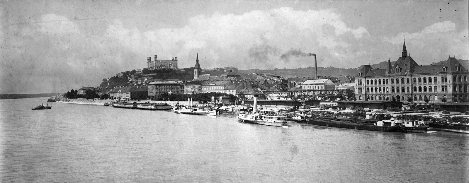 Slovakia, Bratislava, Duna-part., 1915, Erky-Nagy Tibor, ship, river, barge, chimney, port, castle ruins, castle, Catholic Church, steamboat, Danube, Melk/Sophie ship, Cathedral, Danube's shore, Fortepan #15676