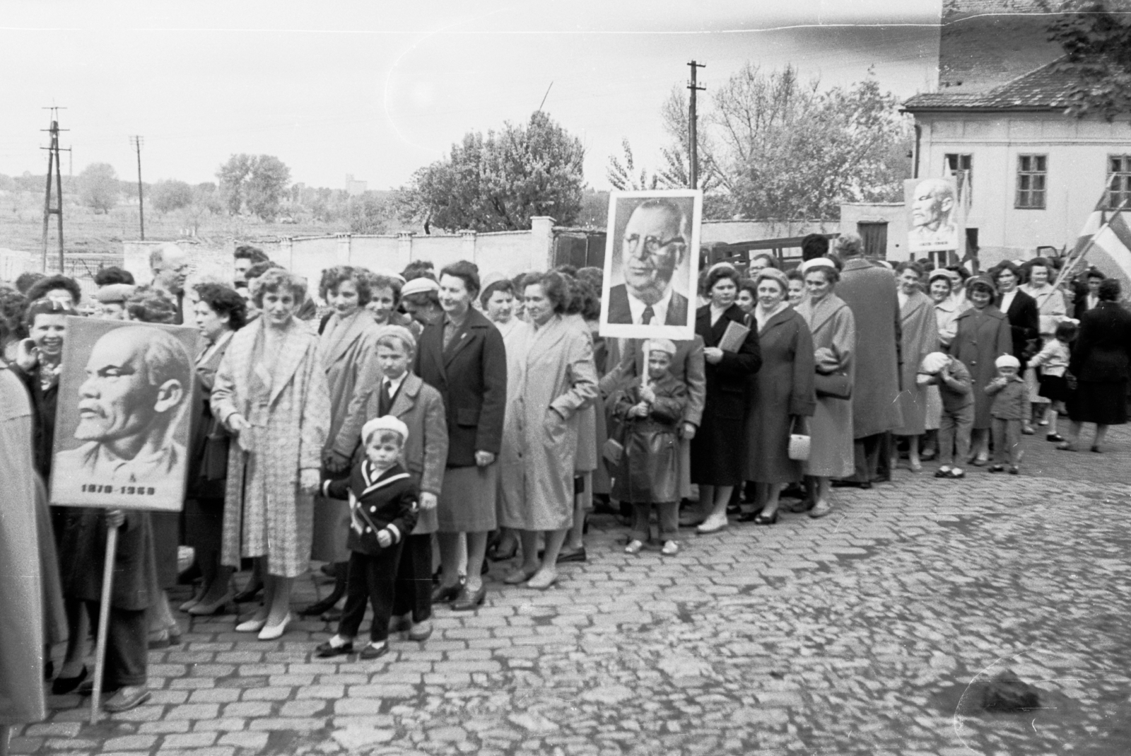 Hungary, Baja, Árpád utca ., 1964, Márton Gábor, flag, Lenin-portrayal, march, 1st of May parade, Ferenc Münnich-portrayal, Fortepan #15697