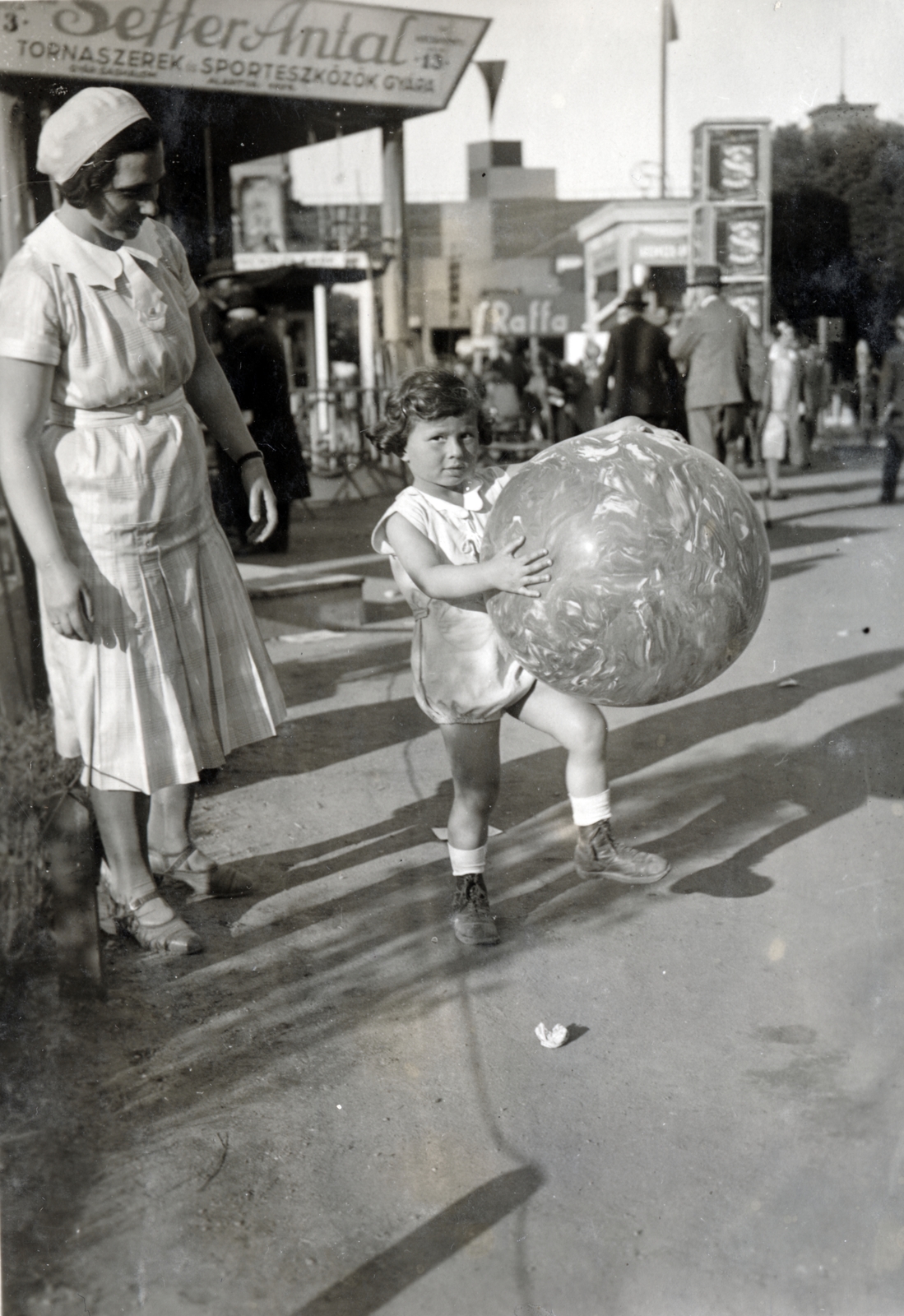Hungary, Budapest XIV., 1937, Kinszki Imre, baloon, Budapest, Fortepan #157045