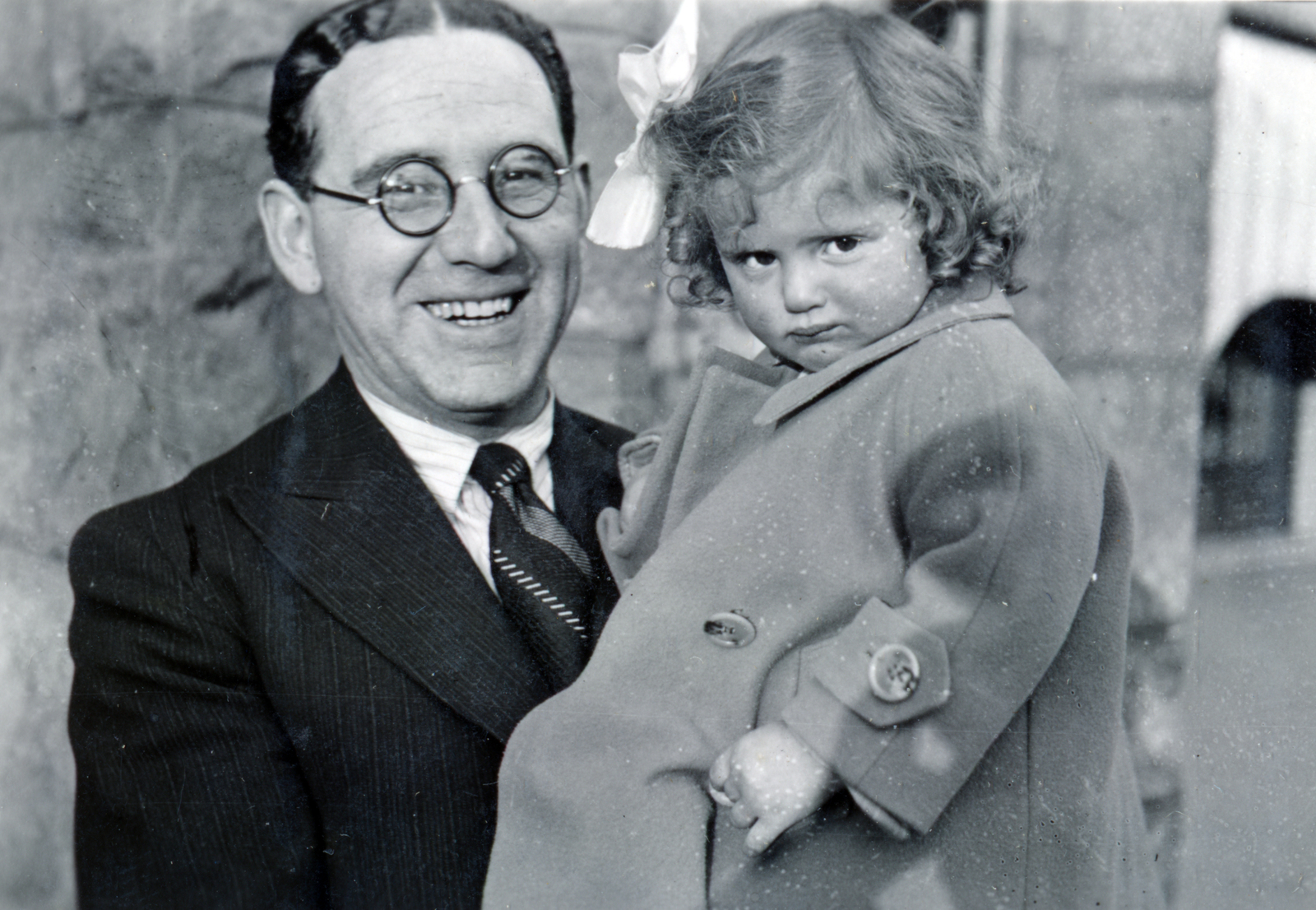 1936, Kinszki Imre, ribbon, girl, man, hold in arms, glasses, sadness, smile, Fortepan #157422