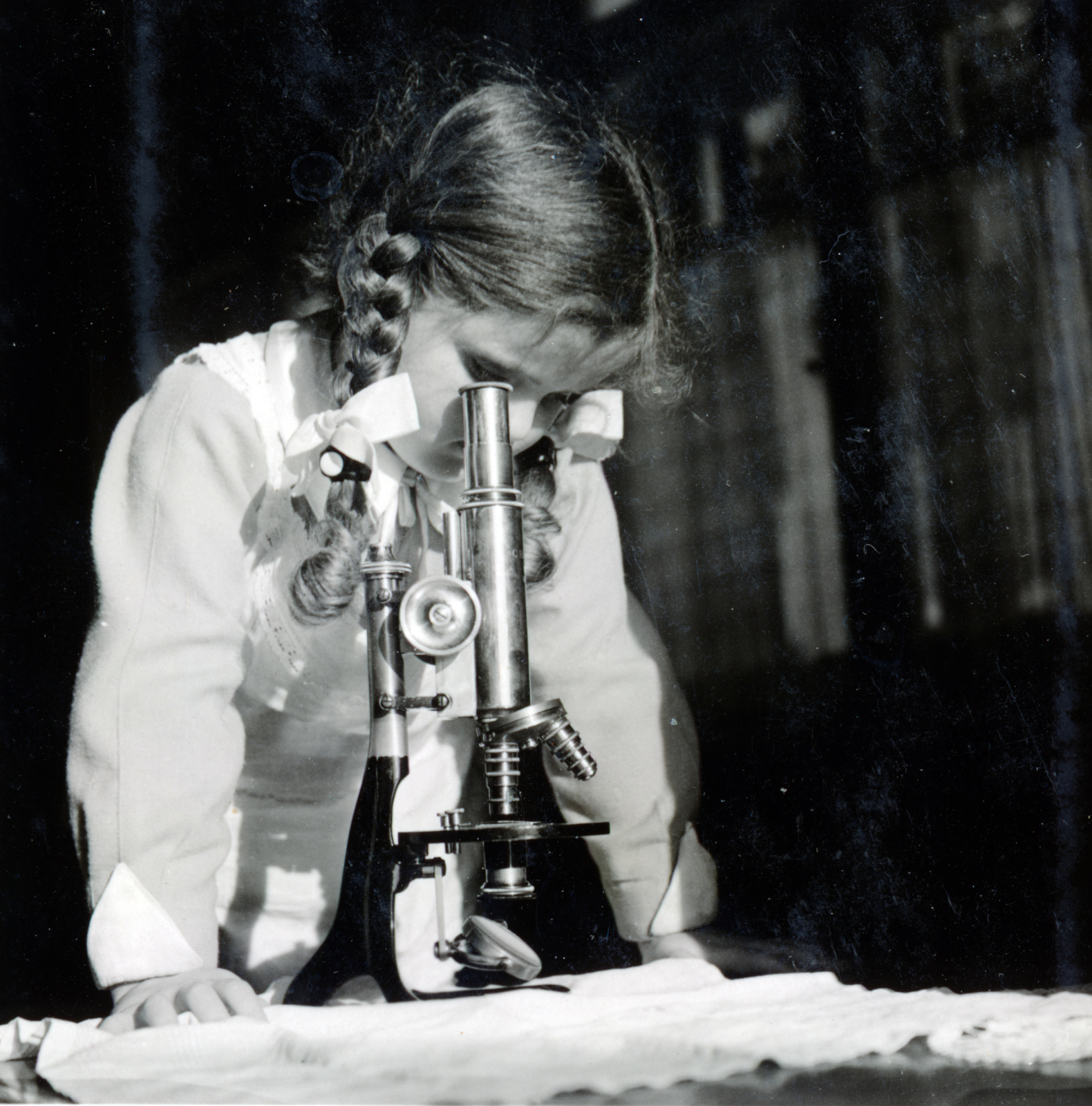 1938, Kinszki Imre, microscope, tress, girl, Fortepan #157598