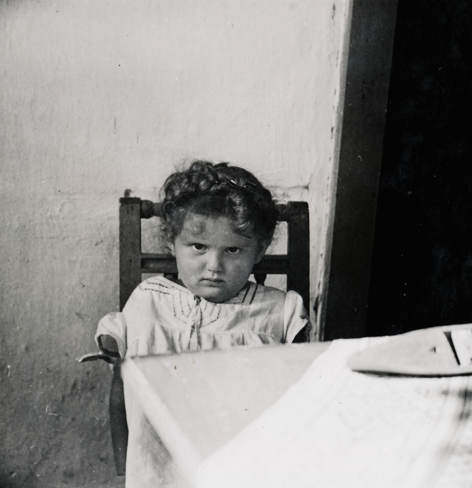 Slovakia, Santău, Hévmagyarád (ekkor önálló, ma a község része)., 1938, Kinszki Imre, girl, hairdo, Fortepan #157654