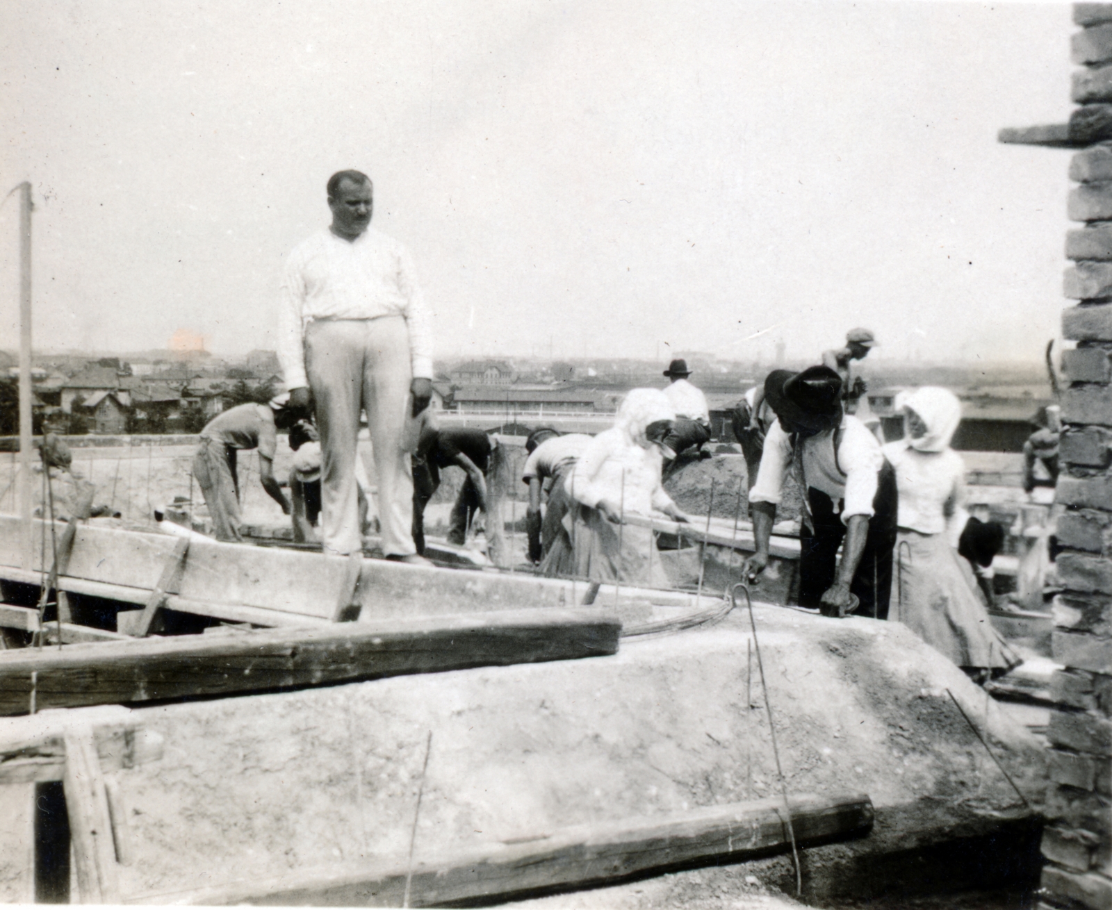 Hungary, Budapest XIV., a Hungária körút 198. számú ház építkezése., 1928, Preisich család, Budapest, worker, roof, Fortepan #157918