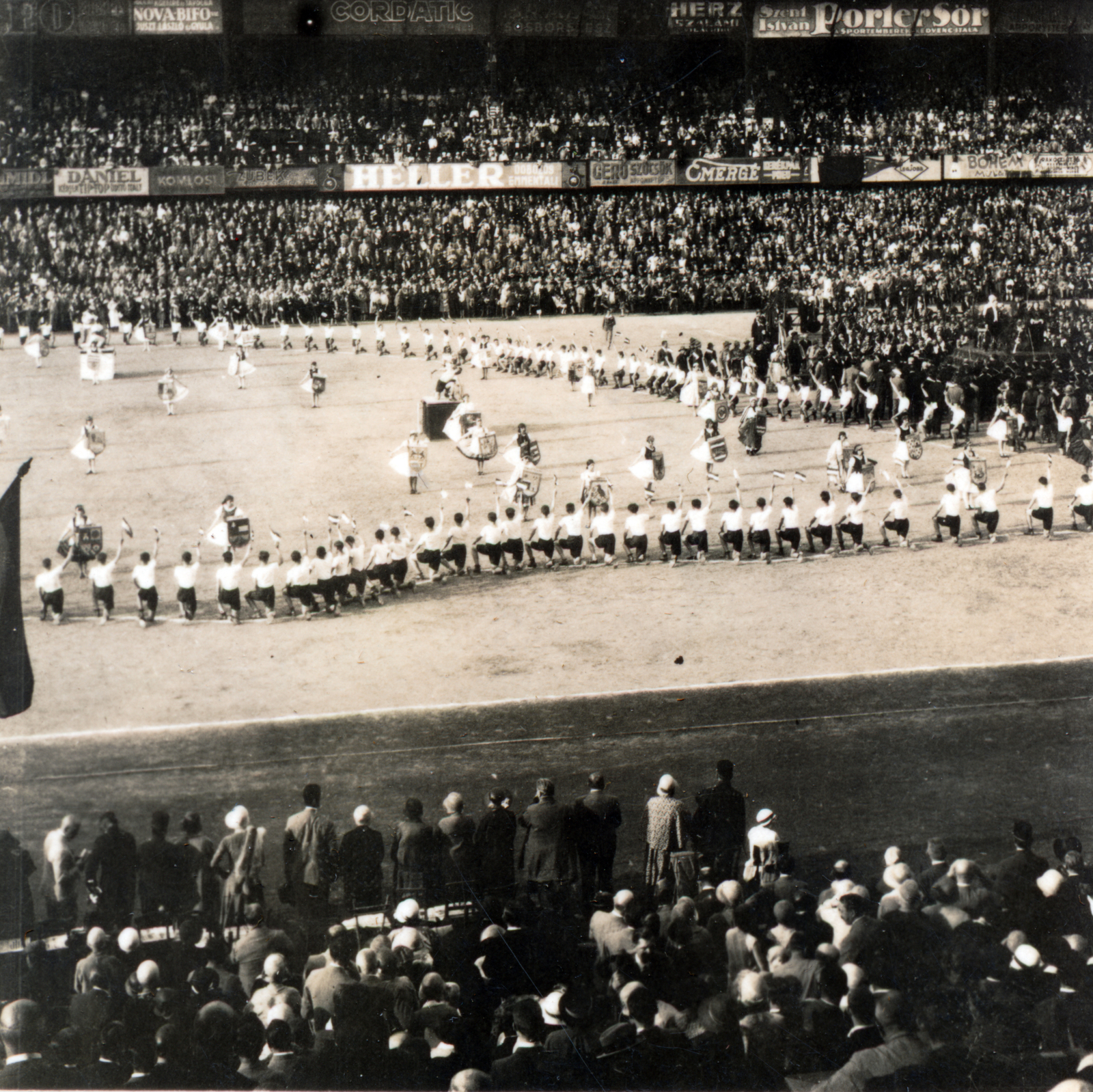 Magyarország, Budapest IX., Üllői út, FTC stadion, irredenta élőkép Nagy-Magyarországról., 1926, Preisich család, Budapest, irredentizmus, élőkép, Fortepan #157928