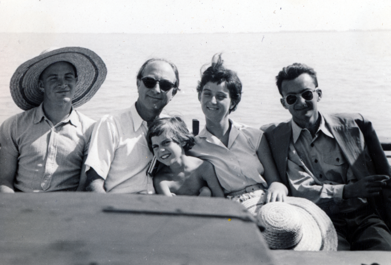 Hungary,Lake Balaton, Szigliget, balról a második Preisich Gábor építész., 1956, Preisich család, tableau, celebrity, straw hat, Fortepan #157948