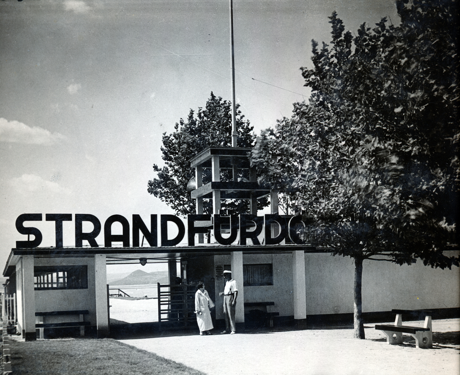 Hungary, Balatonföldvár, strand., 1934, Preisich család, main entrance, beach, Fortepan #157955