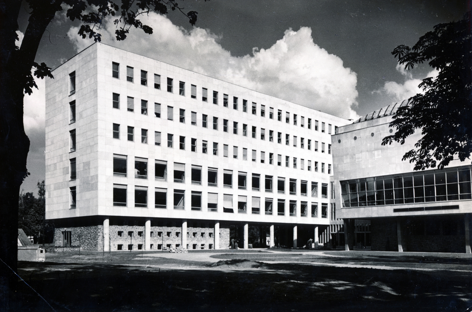 Magyarország, Budapest VI., Dózsa György út 84., a MÉMOSZ (Magyarországi Építőipari Munkások Országos Szövetsége) székháza., 1952, Preisich család, Budapest, középület, modern építészet, Preisich Gábor-terv, Fortepan #158077