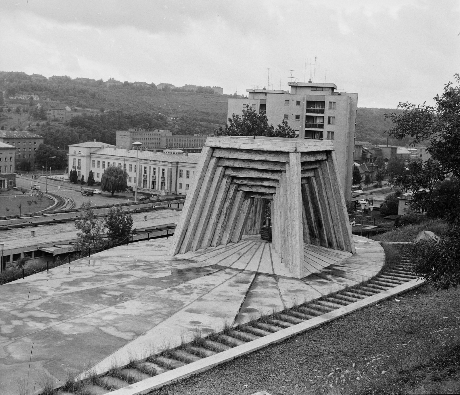Hungary, Komló, bányász emlékmű., 1975, MHSZ, monument, Fortepan #15809