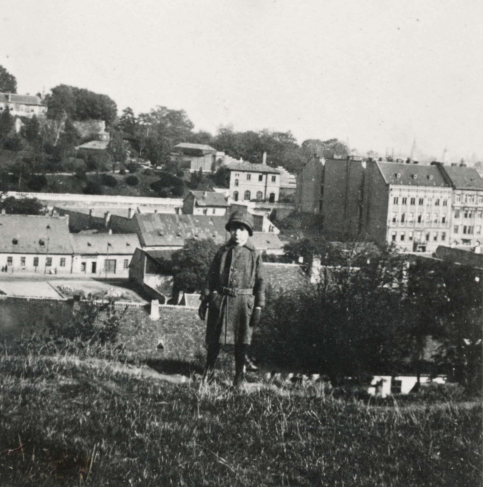 Hungary, Tabán, Budapest I., kilátás a Gellérthegy utca irányából az Attila út házsora és a Királyi Palota (később Budavári Palota) kertje felé., 1921, Latin, Budapest, Fortepan #158167