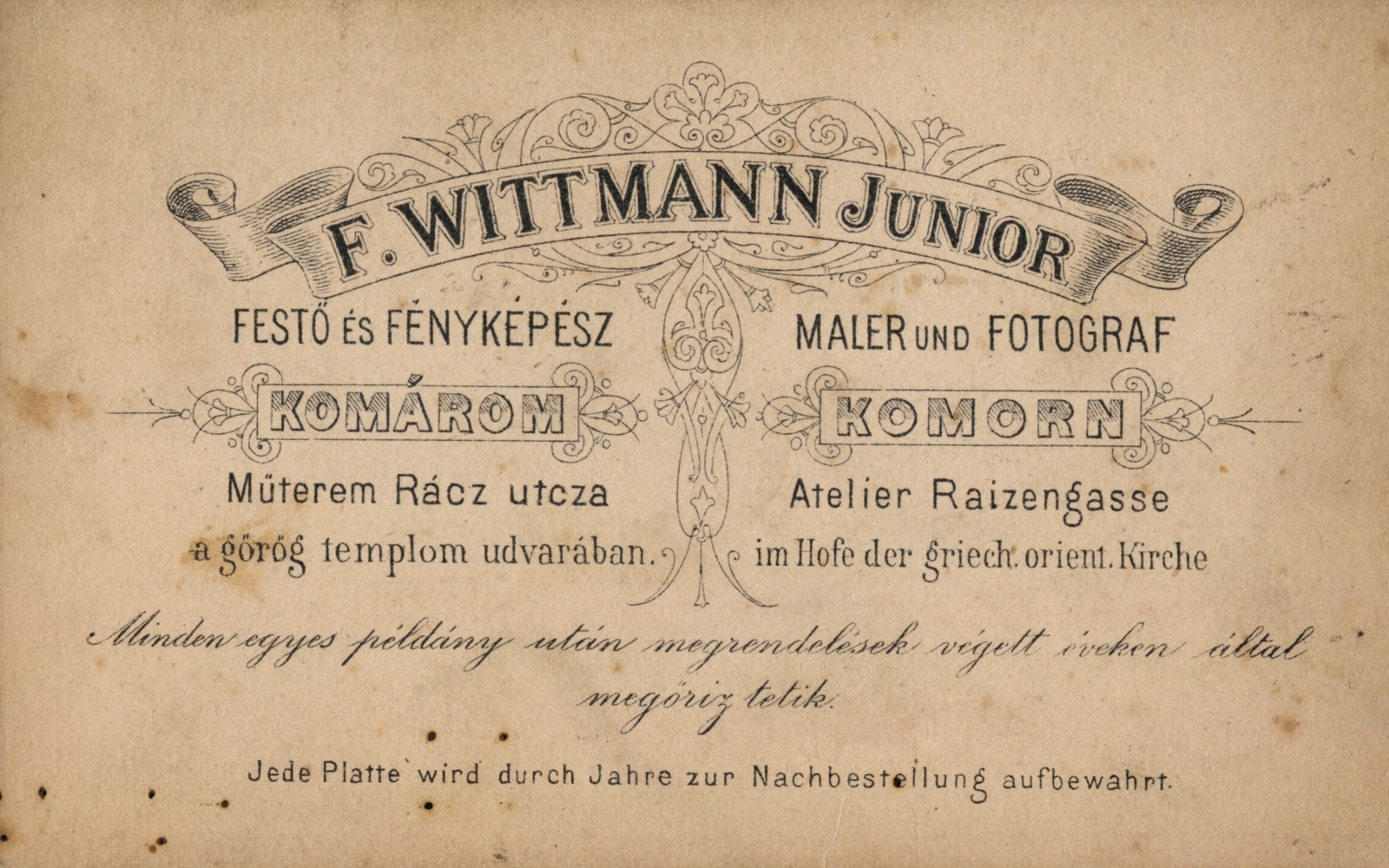 Szlovákia, Komárom, Nádor utca, ifjabb Wittmann fényképész műterme a görög keletiek temploma udvarában., 1900, Latin, műterem, fényképész, hátlap, Fortepan #158201