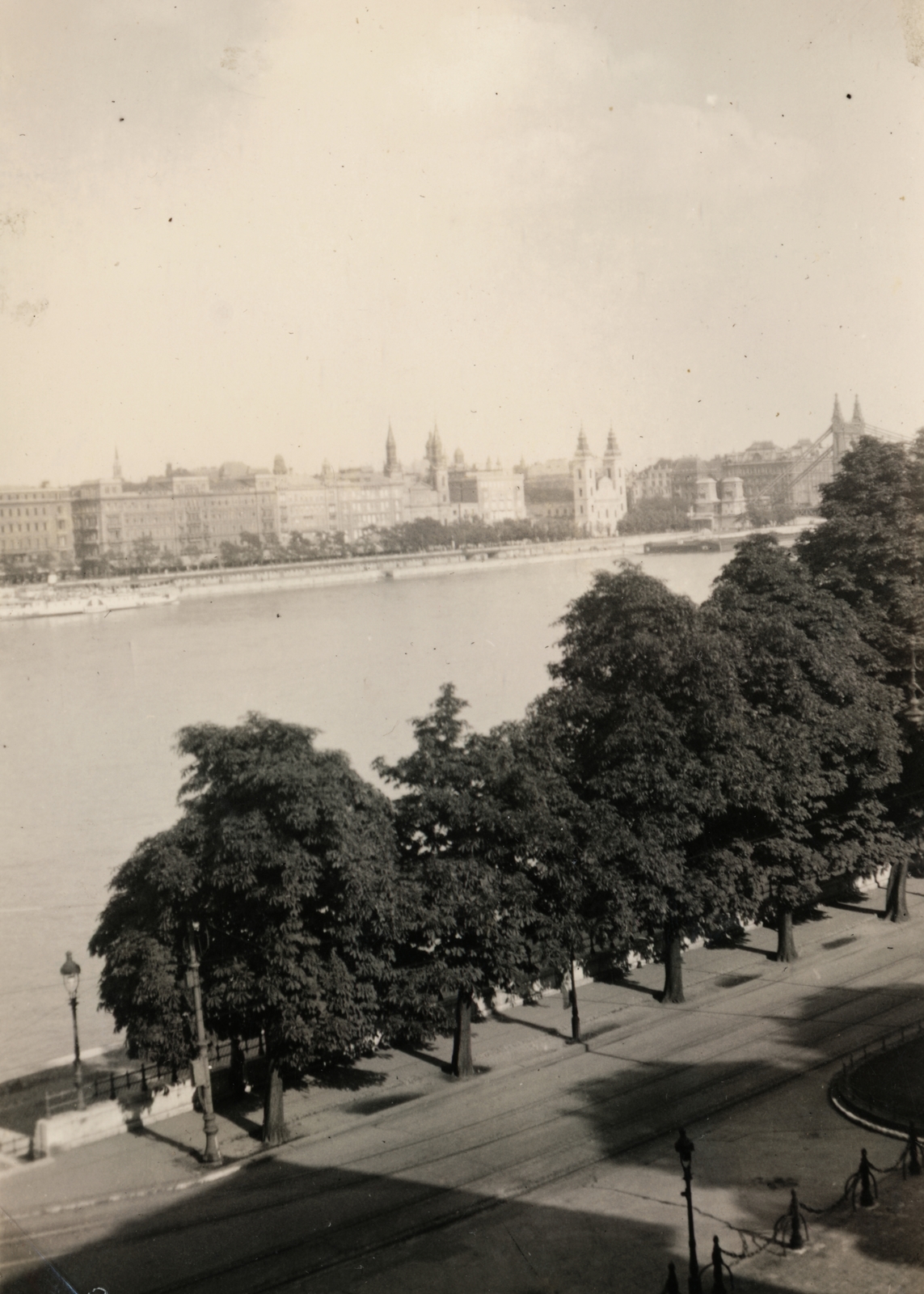 Hungary, Budapest I., Várkert rakpart (Zita királyné út), kilátás a Fiume szállóból a Belváros felé., 1940, Latin, Budapest, alley, Fortepan #158255