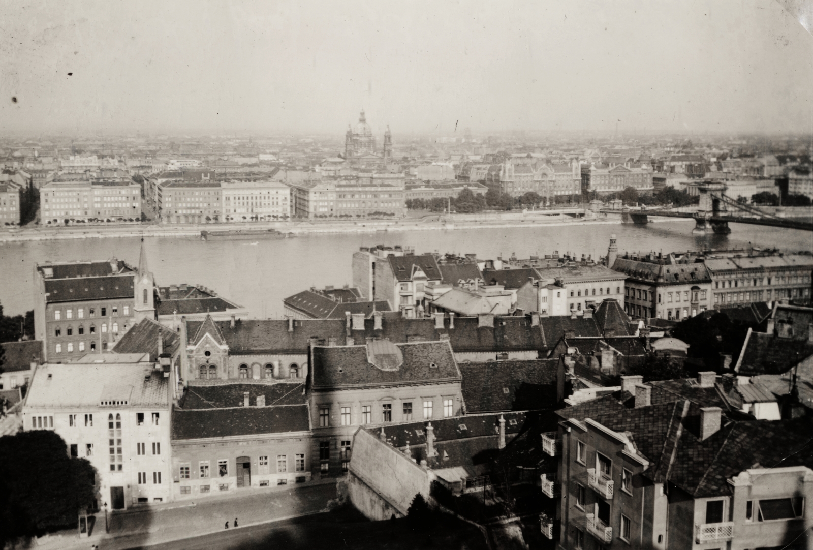 Magyarország, Halászbástya,budai Vár, Budapest I., kilátás a Széchenyi Lánchíd és a Belváros felé, előtérben a Donáti utca., 1940, Latin, Budapest, látkép, Fortepan #158258