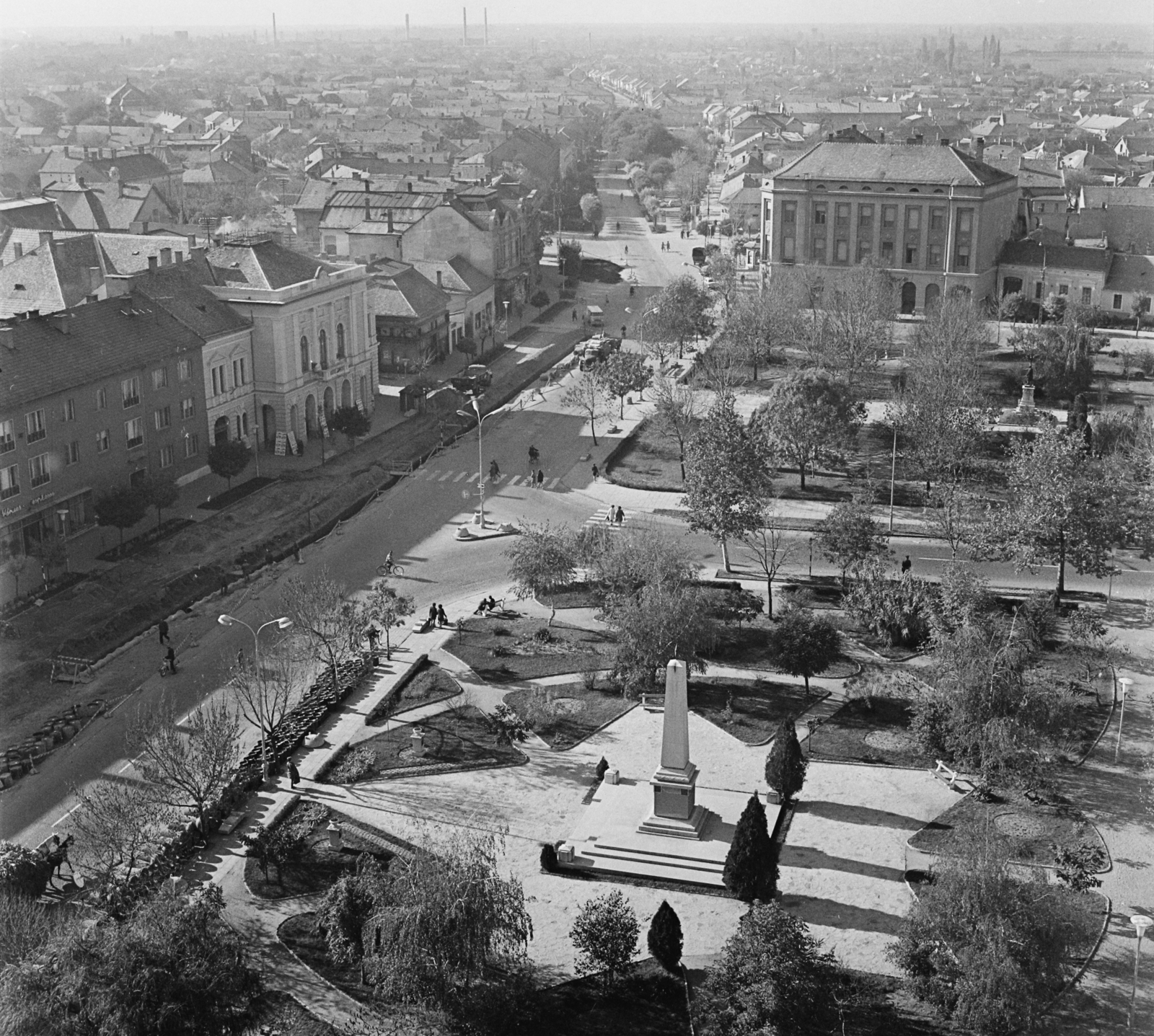 Magyarország, Nagykőrös, belváros a református templom toronygalériájáról fényképezve., 1968, MHSZ, látkép, gyalogátkelő, kerékpár, Fortepan #15829