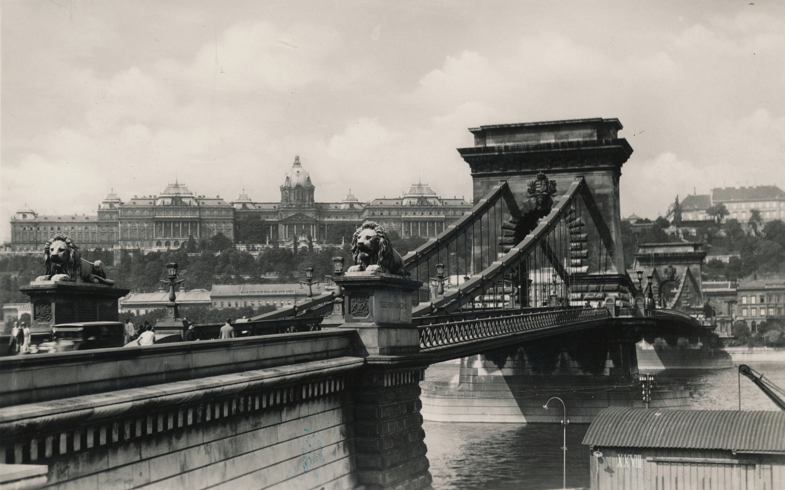 Hungary, Budapest V.,Budapest I., a Széchenyi Lánchíd és a Királyi Palota (később Budavári Palota) a pesti hídfőtől nézve., 1938, Latin, Budapest, Fortepan #158310