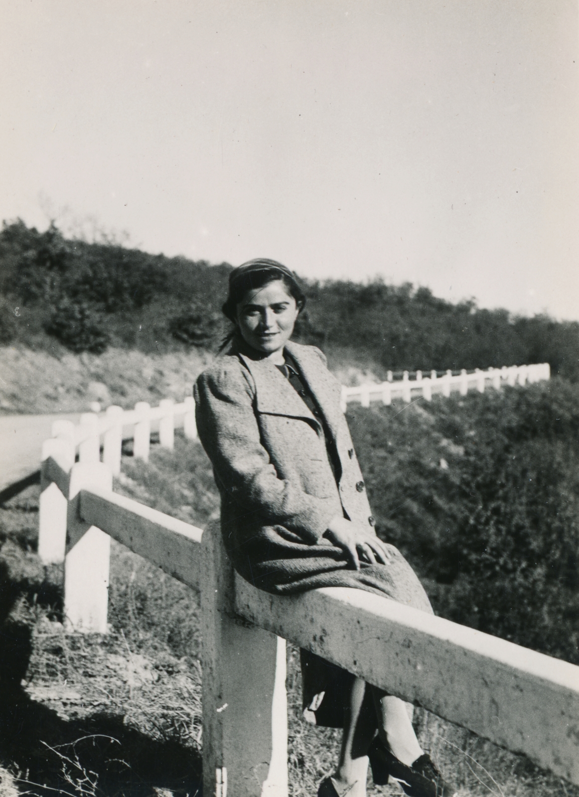 1937, Preisich család, sitting on a handrail, Fortepan #158345