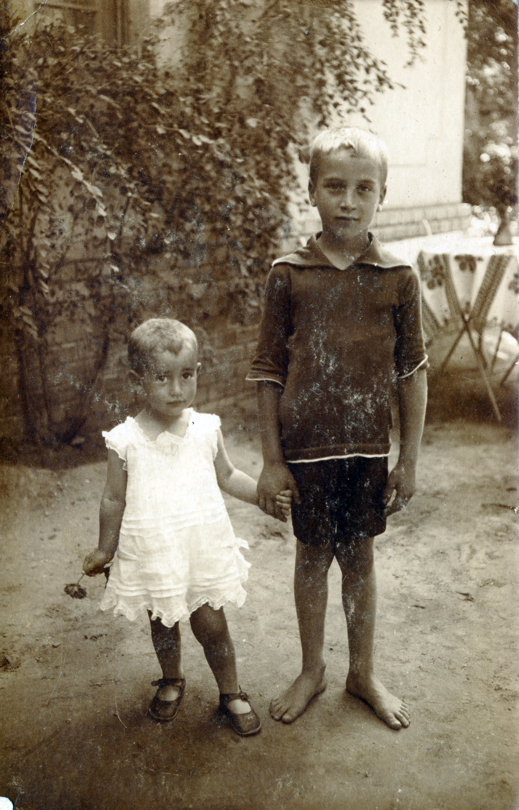 Hungary, Dunaharaszti, 1917, Preisich család, girl, kid, hold hands, brothers, Fortepan #158387