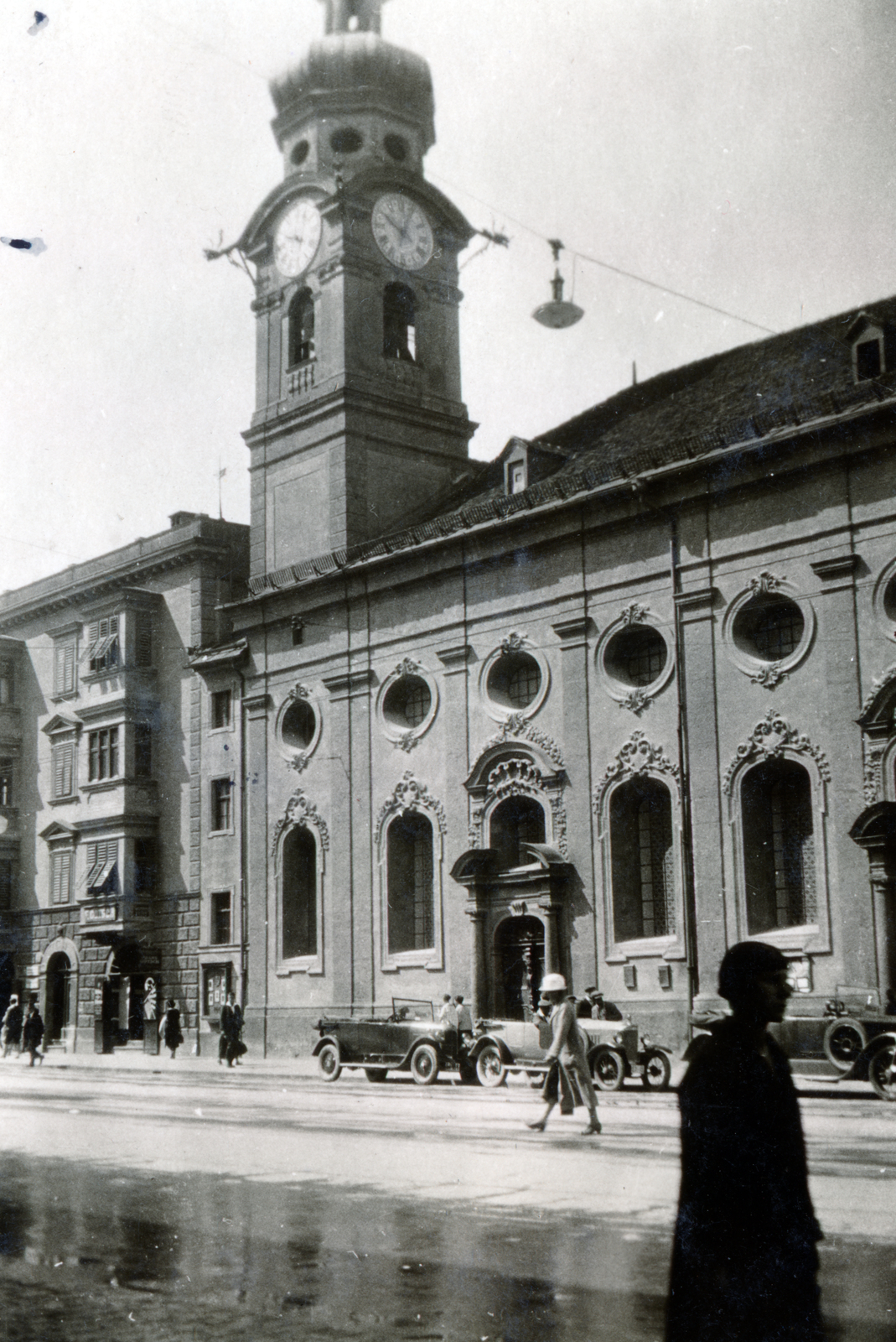 Austria, Innsbruck, Maria Theresien Strasse, szemben a Spitalskirche., 1928, Preisich család, church clock, Fortepan #158440