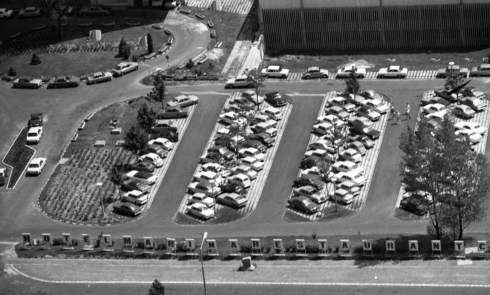 Hungary, Balatonfüred, a Hotel Marina parkolója., 1974, Urbán Tamás, aerial photo, car park, Fortepan #15845