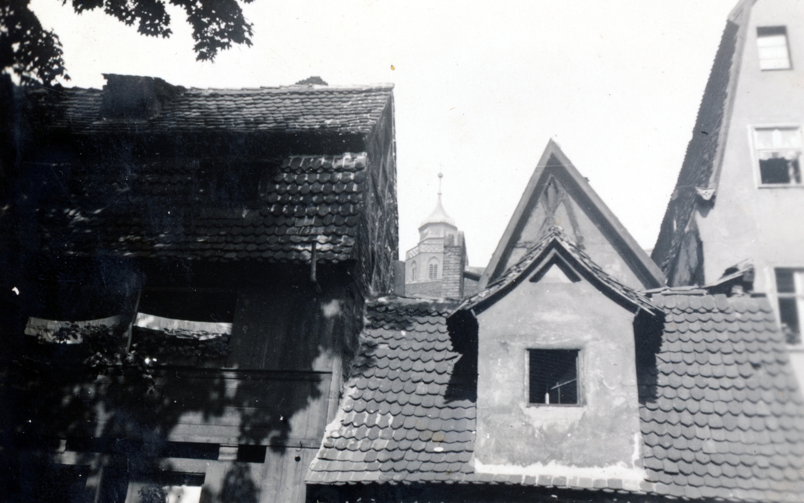 Poland, Wroclaw, háttérben a Szent Adalbert-templom (Kościół św. Wojciecha) tornya., 1930, Preisich család, roof, Fortepan #158498