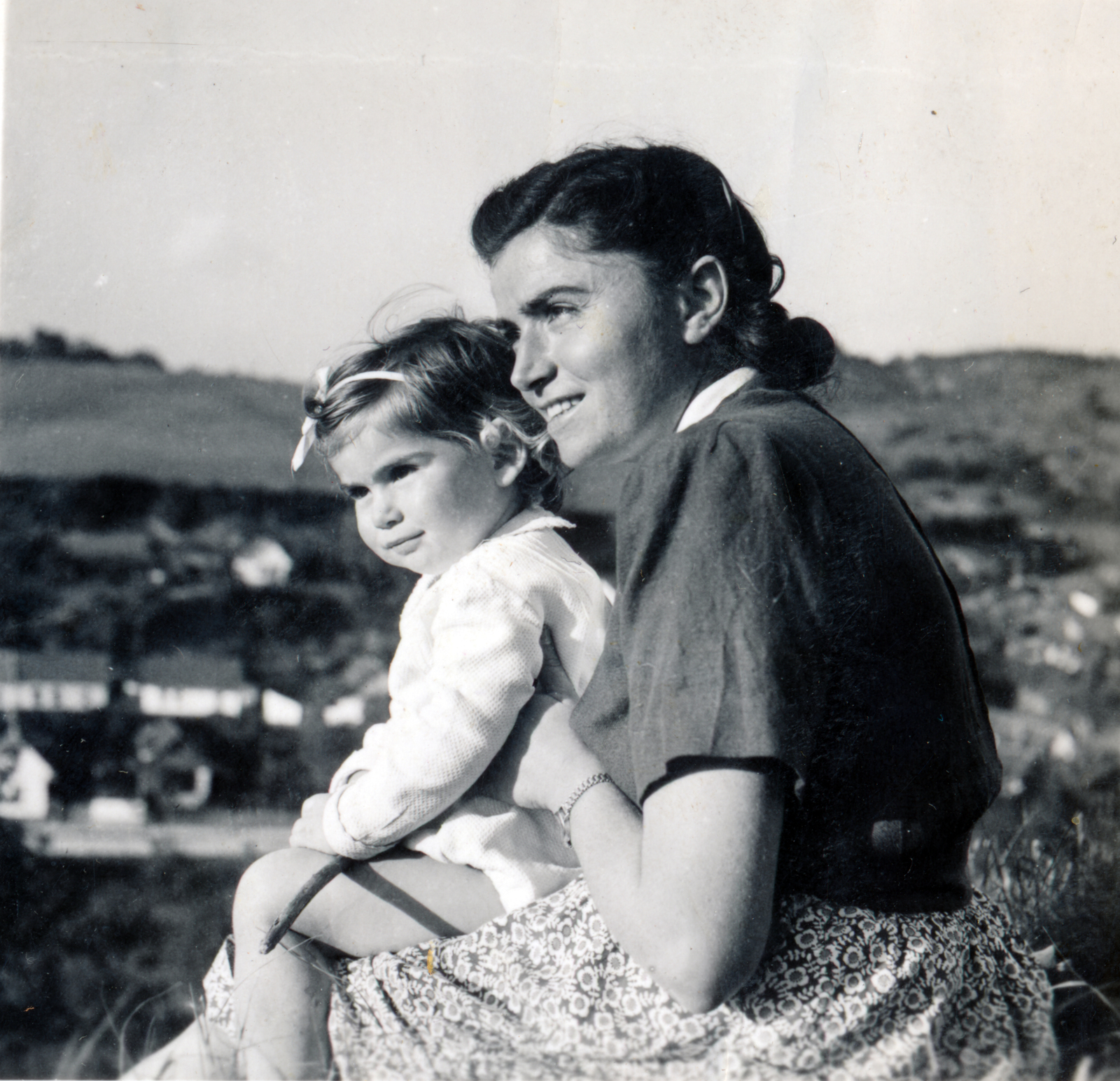 1942, Preisich család, mother, looking into the distance, girl, Fortepan #158545