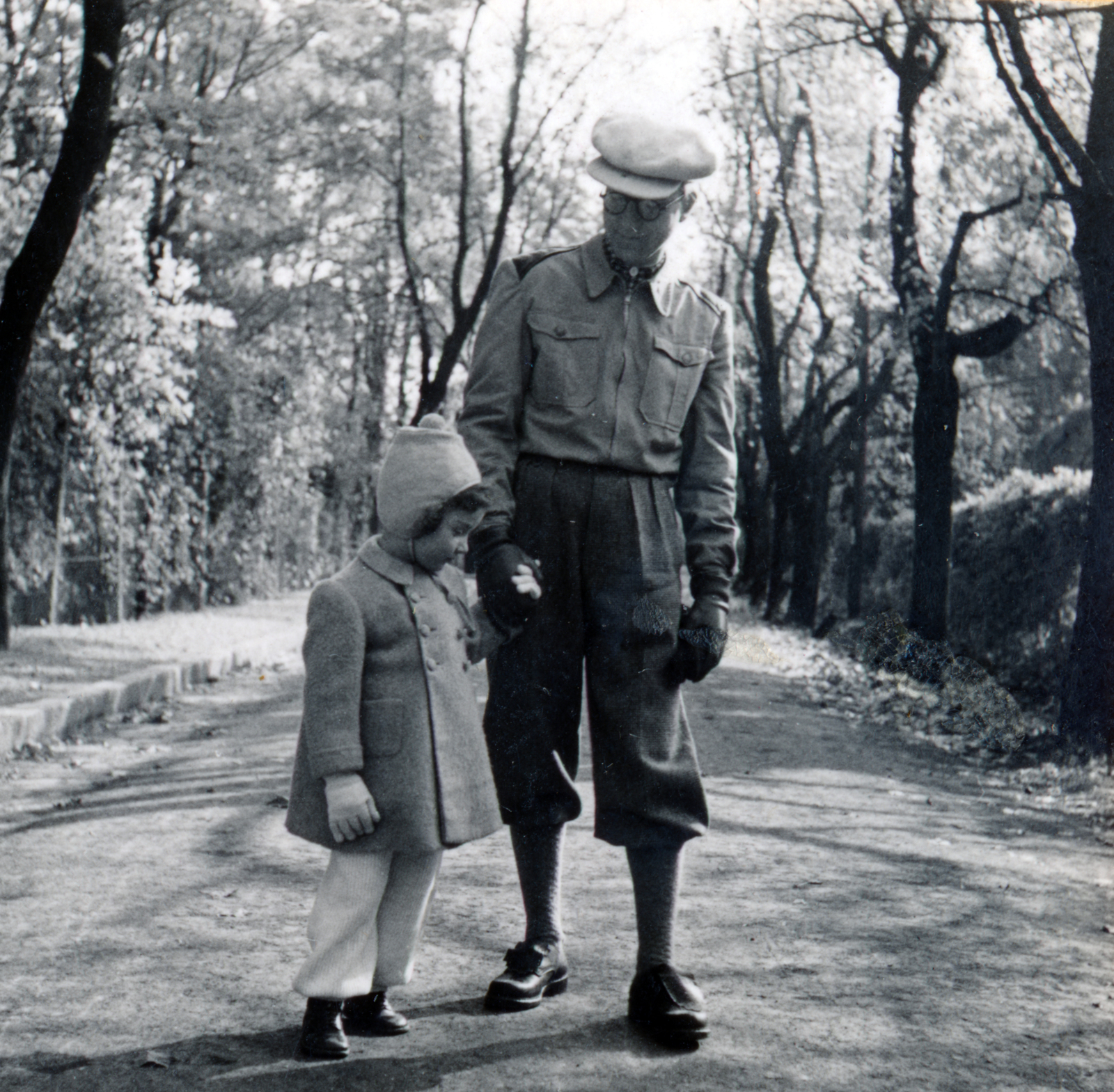 1942, Preisich család, girl, visor cap, breech, hold hands, Fortepan #158548