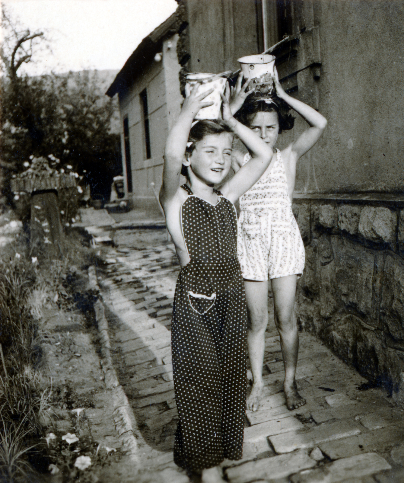 Hungary,Danube Bend, Visegrád, 1942, Preisich család, girls, overhead lift, summer dresses, Fortepan #158553