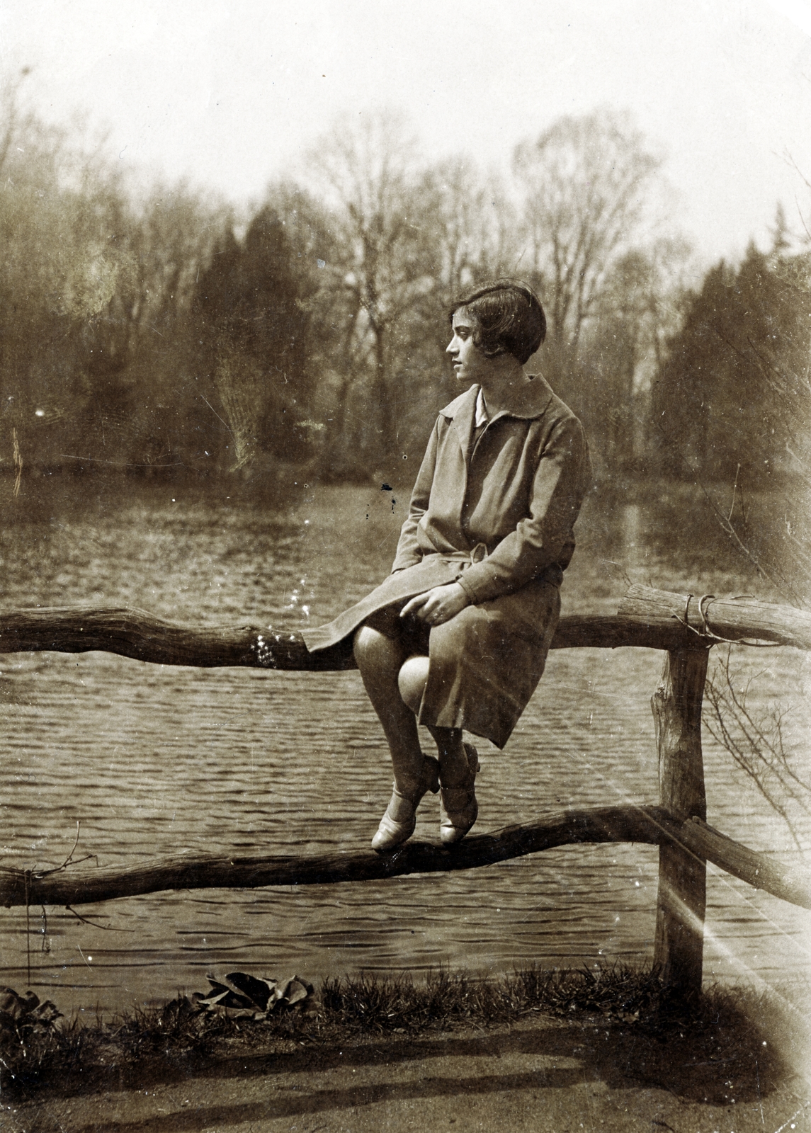 1932, Preisich család, shore, sitting on a handrail, girl, Fortepan #158581