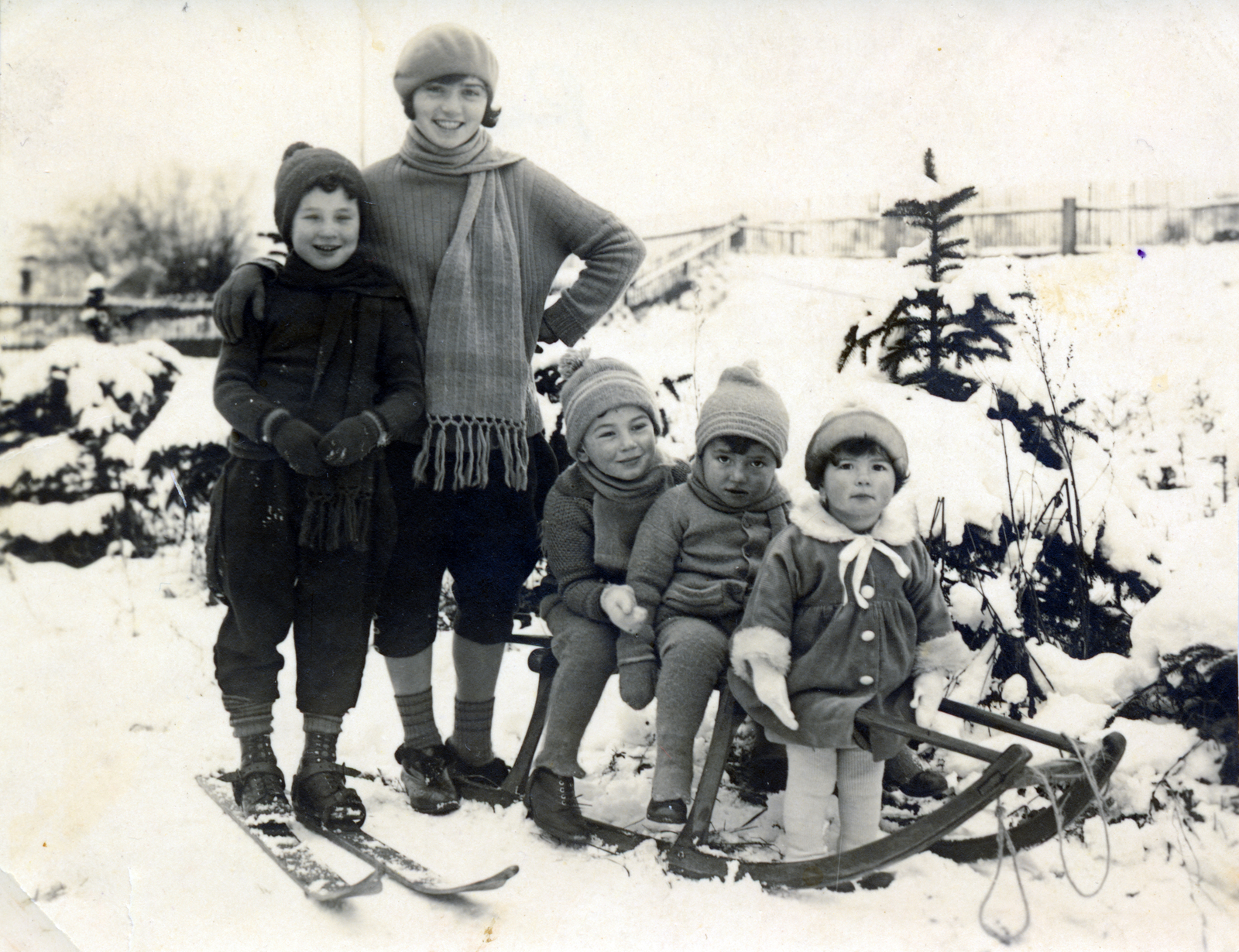 1932, Preisich család, skis, sledge, kids, Fortepan #158584