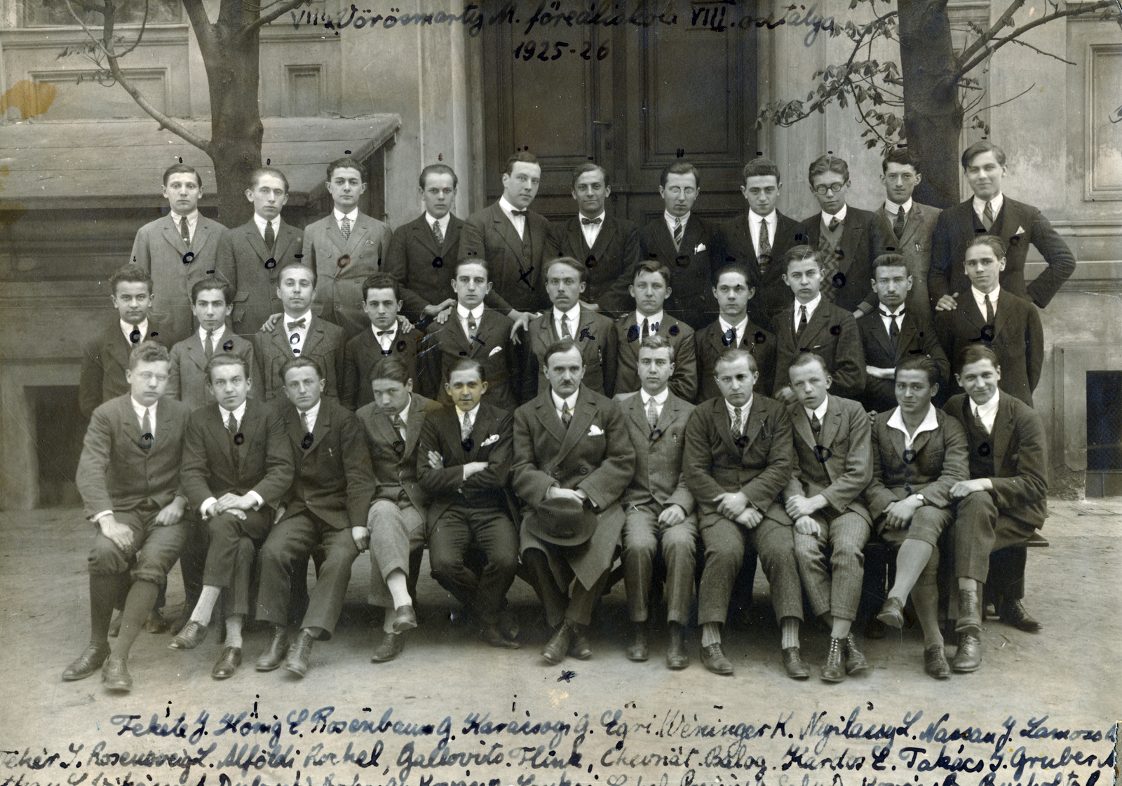 Hungary, Budapest VIII., Horánszky utca 11., a Vörösmarty fő­reáliskola (később Vörösmarty Gimnázium) VIII-os osztályának csoportképe., 1926, Preisich család, Budapest, class photo, Fortepan #158590
