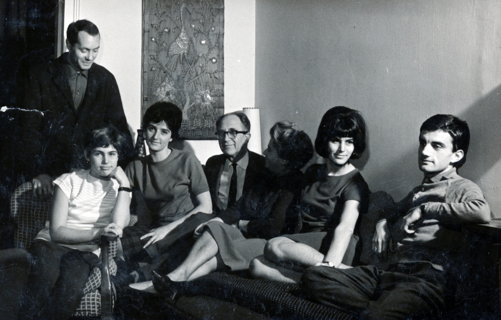 Magyarország, Budapest II., Pasaréti út 97., Preisich Gábor építész (középen) családja körében, az otthonában., 1963, Preisich család, Budapest, család, Fortepan #158601