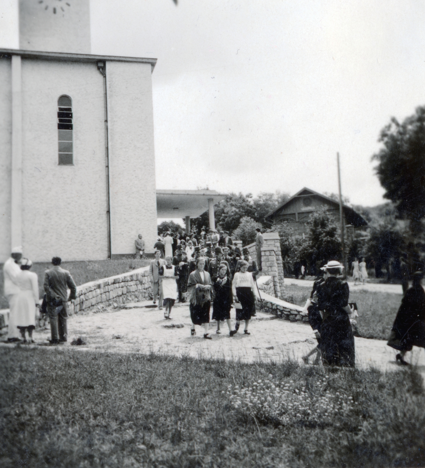 Magyarország, Balatonboglár, Szent Kereszt felmagasztalás-templom., 1935, Aszódi Zoltán, vállkendő, lányok, Fortepan #158670