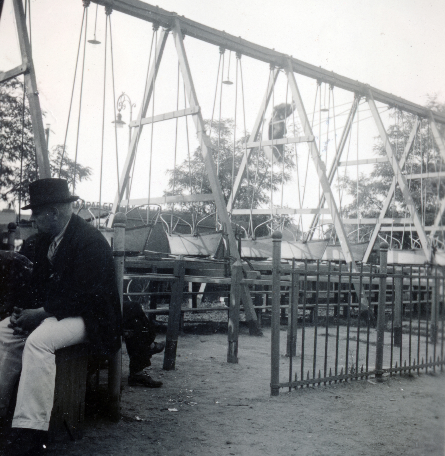 Hungary, Budapest XIV., Vidámpark., 1935, Aszódi Zoltán, Budapest, amusement park, swing-boat, Fortepan #158676