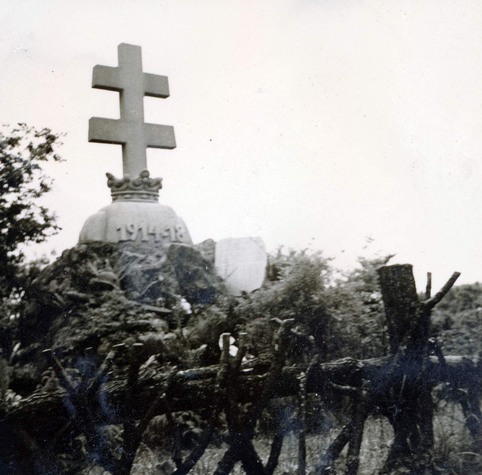 Hungary, Dobogókő, a Magyar Turista Egylet I. világháborúban elhunyt tagjai emlékére állított emlékmű., 1935, Aszódi Zoltán, double crest, monument, Fortepan #158691