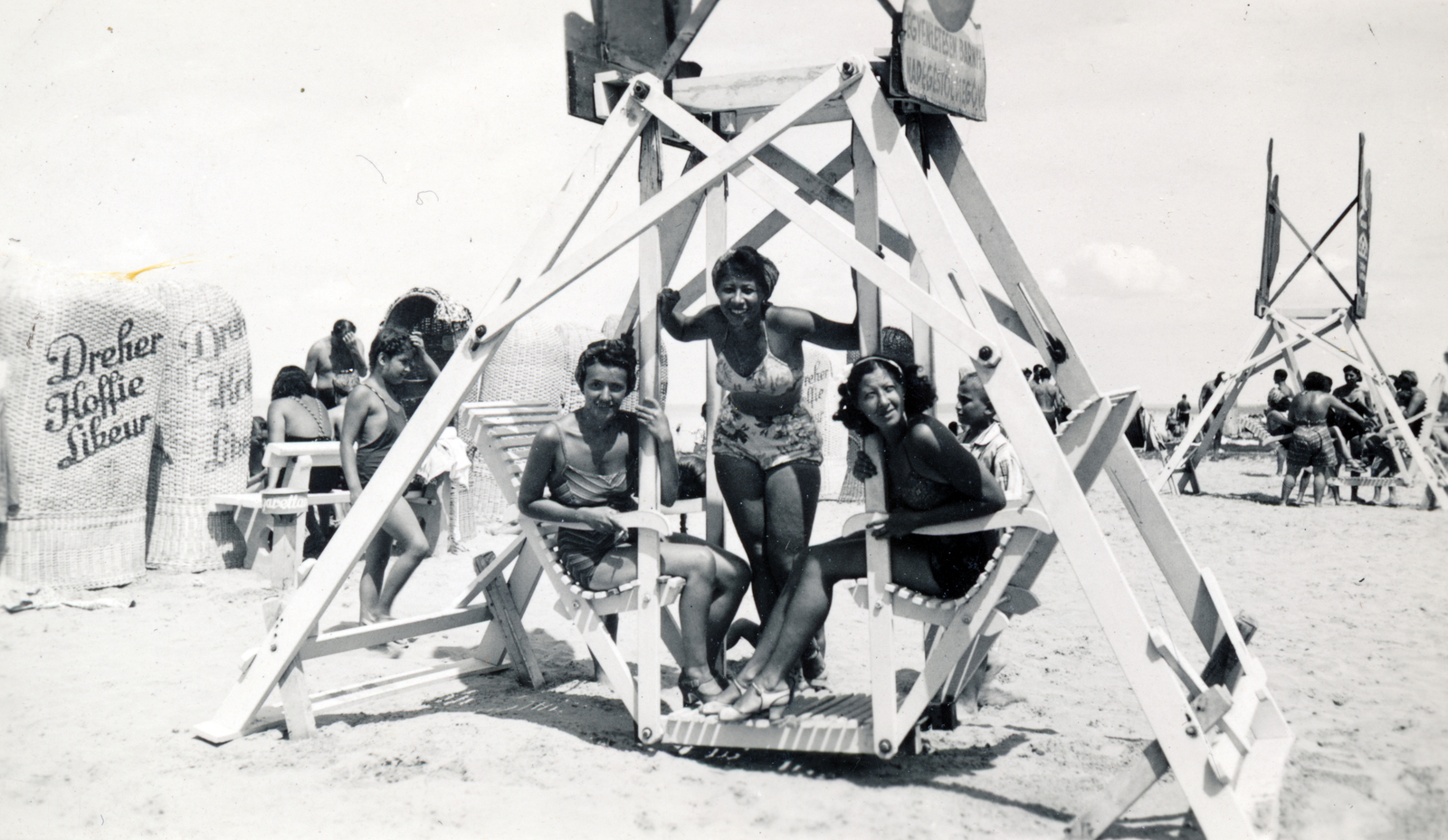 Hungary,Lake Balaton, Siófok, strand., 1942, Török András, girls, bathing suit, Fortepan #158718