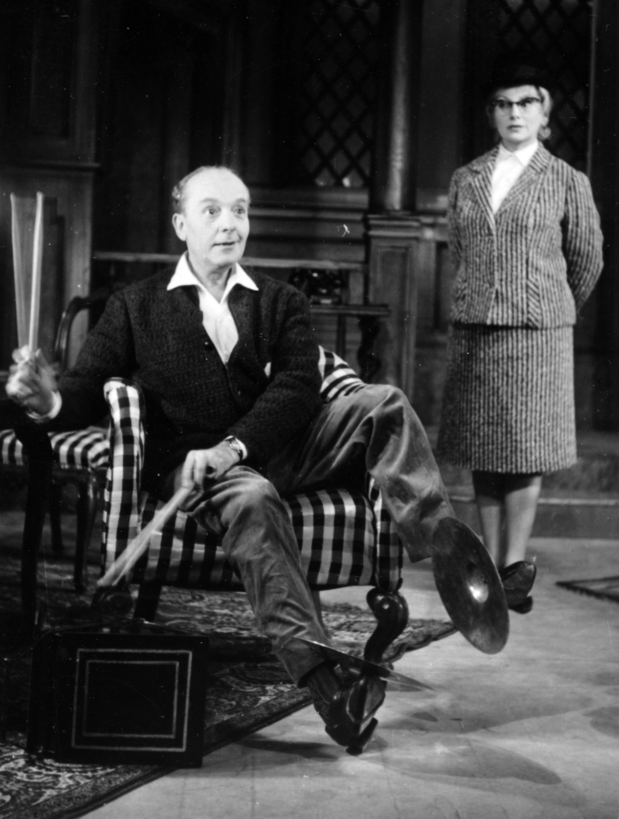 Magyarország, Budapest XIII., József Attila Színház, Priestley, J. B. : Mr. Kettle és Mrs. Moon botrányos esete című komédia szereplői, Komlós Juci és Ráday Imre színművészek., 1963, Ráday Mihály, Budapest, Fortepan #158918