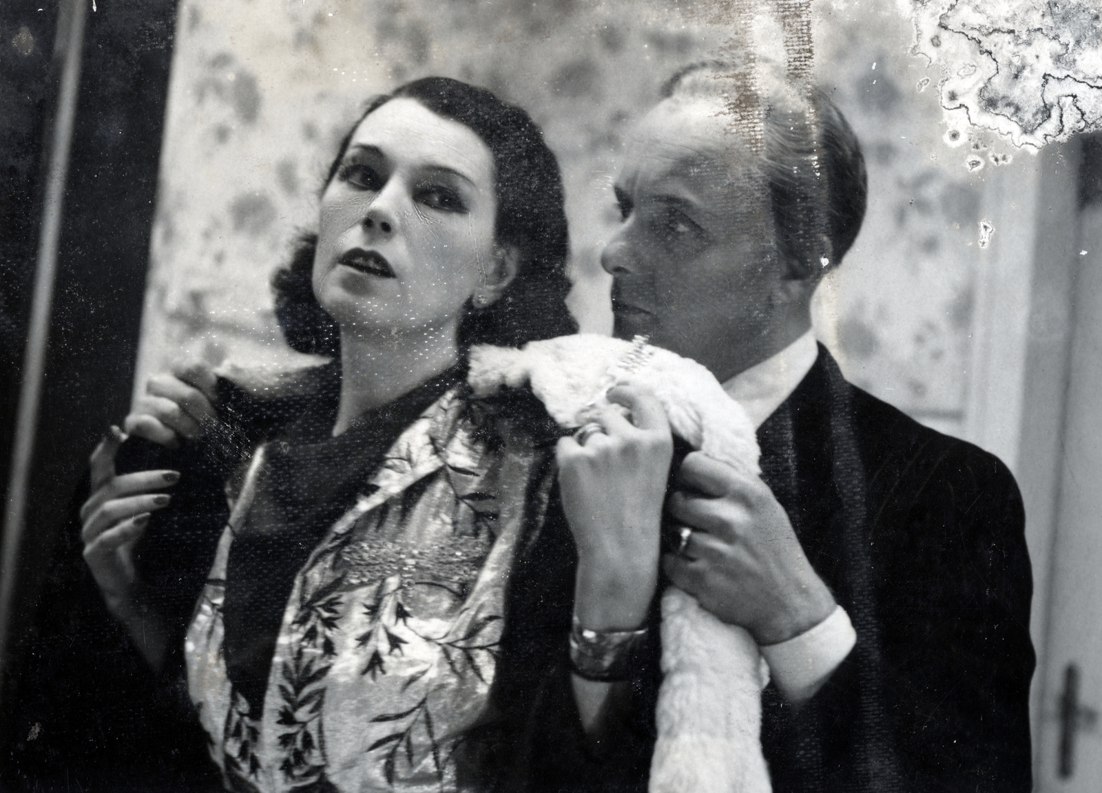 Magyarország, Budapest VI., Andrássy út 69., Nemzeti Kamaraszínház. Jean Cocteau: Szent Szörnyetegek című színművének főszereplői Bajor Gizi és Ráday Imre színművészek., 1945, Ráday Mihály, filmforgatás, Budapest, hölgy, úriember, színész, Fortepan #158938