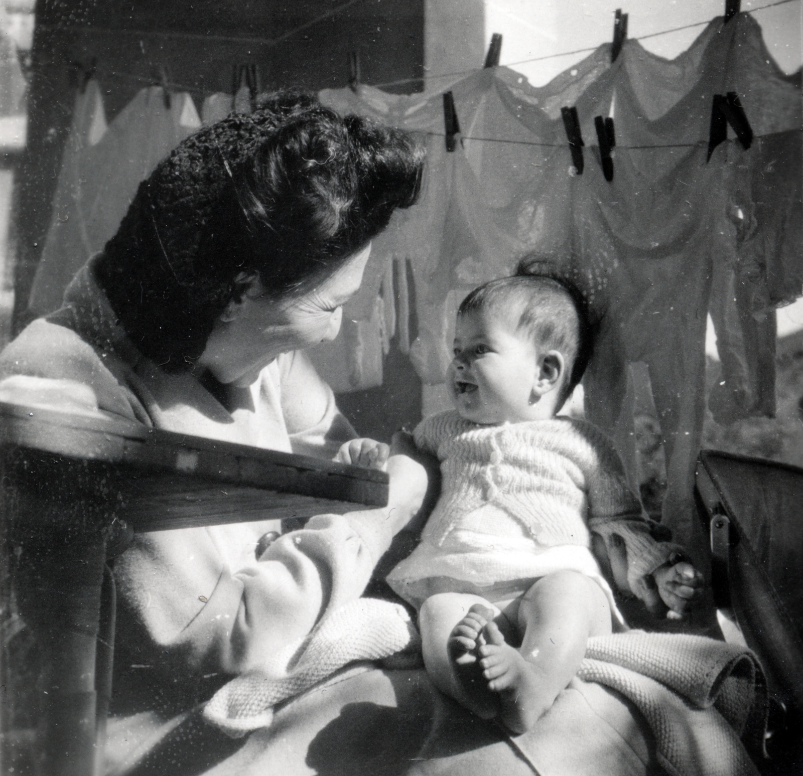 1943, Ráday Mihály, sitting on lap, kid, mother, Fortepan #159043