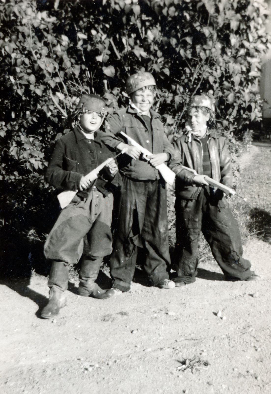 1952, Ungvári György, helmet, toy gun, Fortepan #159133