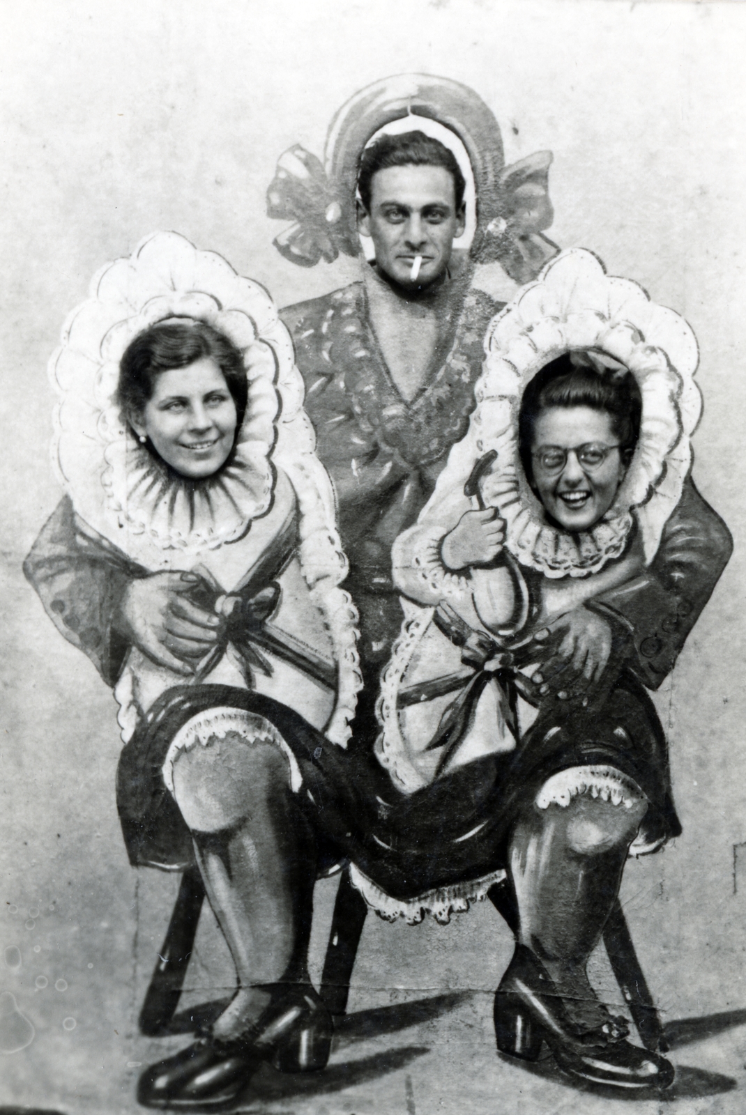 1939, Ungvári György, cigarette, jesting, Fortepan #159158