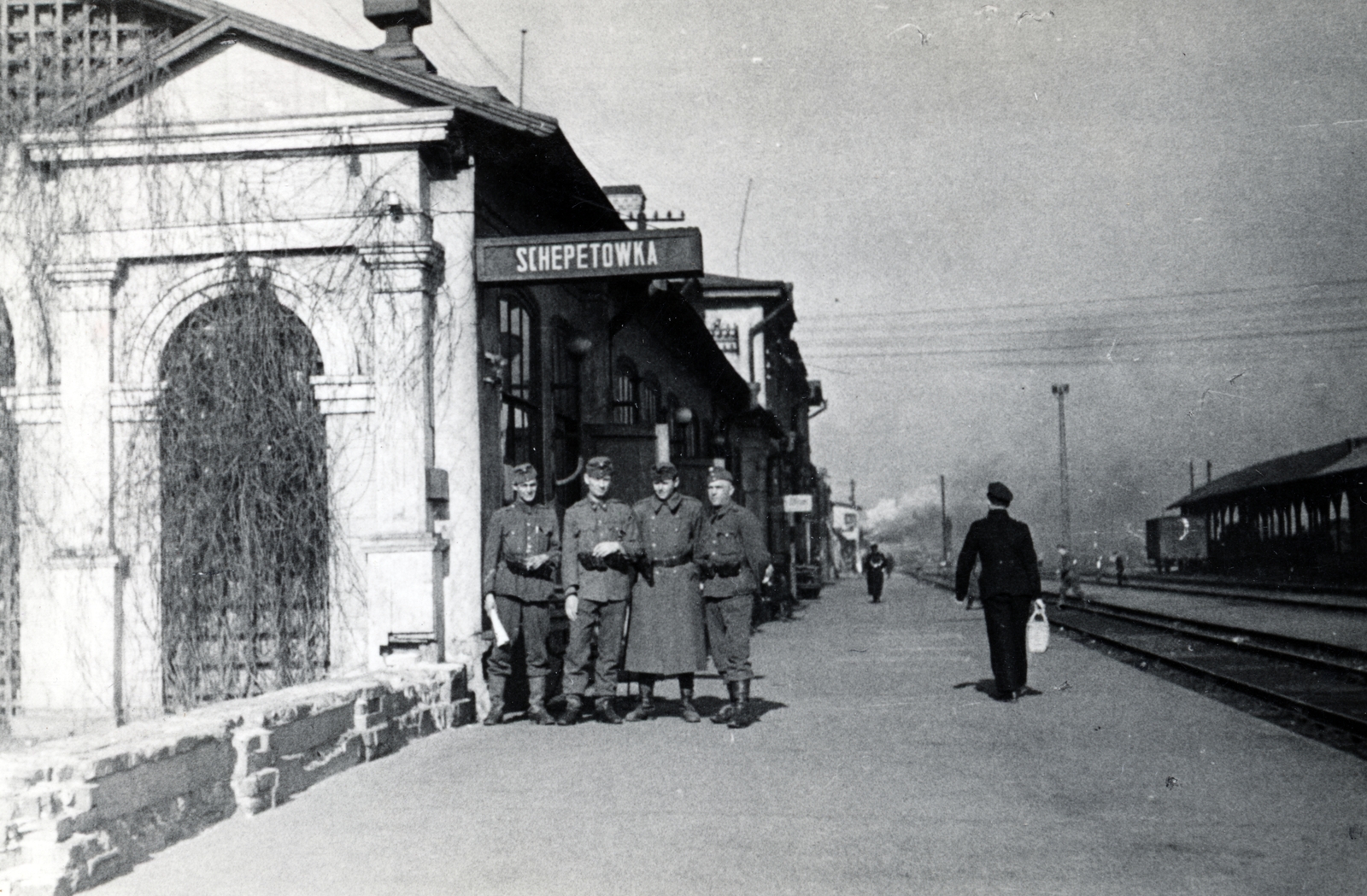 Ukraine, Pădureni, vasútállomás., 1941, Ungvári György, train station, Fortepan #159274