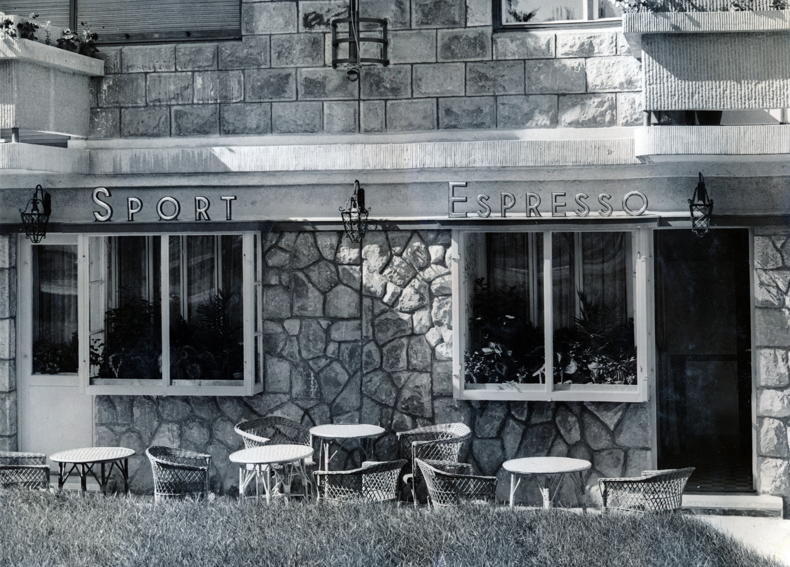 Magyarország, Budapest II., Pasaréti út 12., Sport eszpresszó., 1940, Lugosi Szilvia, eszpresszó, Budapest, Fortepan #159298