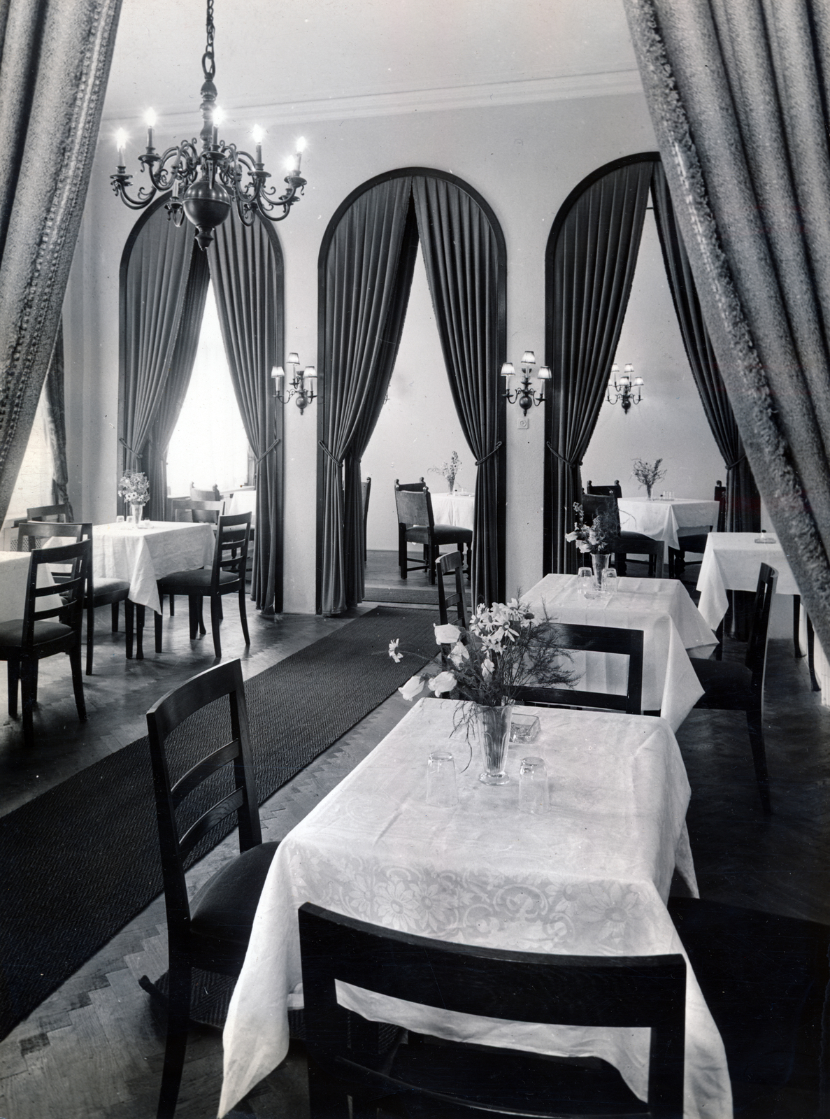 Hungary, Budapest VI., Bajza utca 18., Központi Bányász Club, 1956-tól az Írószövetség székháza., 1953, Lugosi Szilvia, Budapest, interior, arch, Fortepan #159330