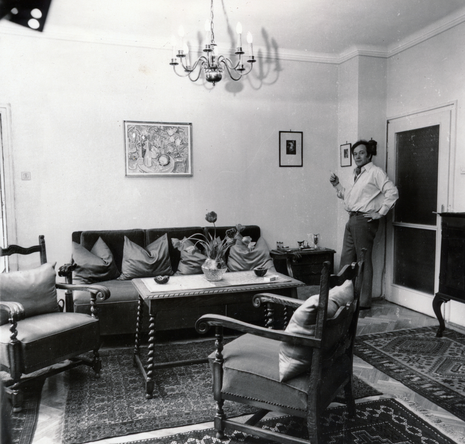 Hungary, Budapest XIII., Csanády utca 12/a, Márkus László színművész az otthonában., 1974, Lugosi Szilvia, Budapest, interior, colonial furniture, Fortepan #159359